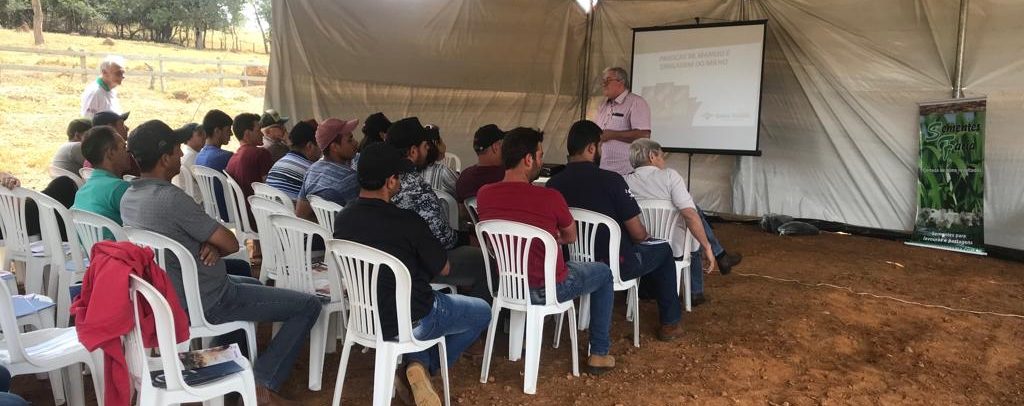 Santa Helena Sementes realiza palestra em Desterro Entre Rios /MG