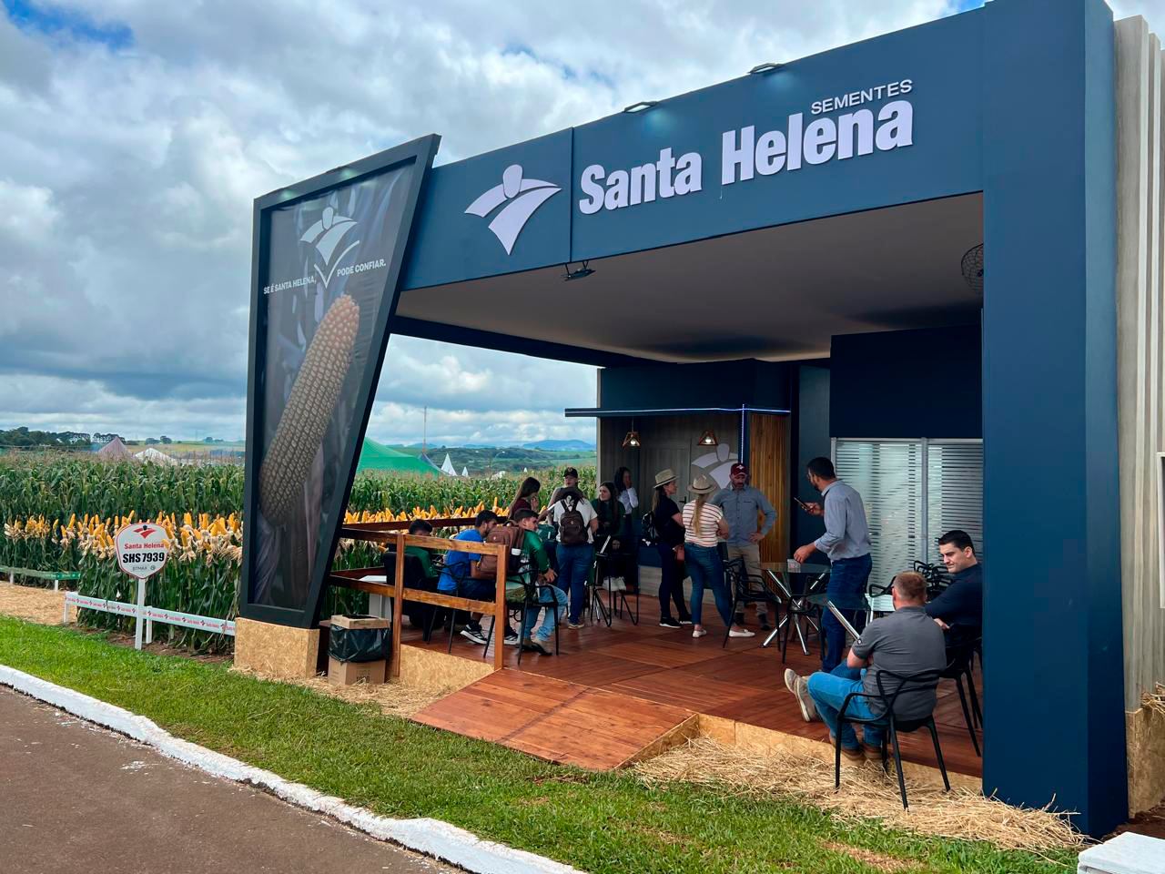 Santa Helena Sementes marca presença no 30º Show Tecnológico Copercampos 