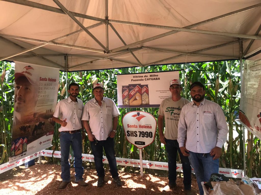 Santa Helena participa da 1º Vitrine do Milho na fazenda Cayuaba em entre Rio de Minas/MG